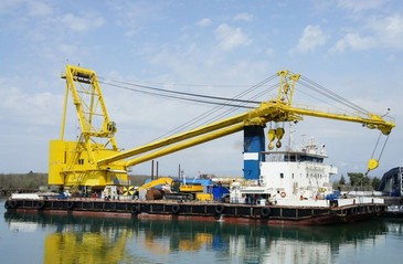 250-Tonne Floating Crane