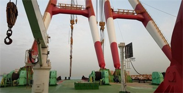 2,200-tonne Floating Sheer Leg Crane