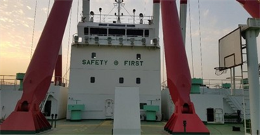 2,200-tonne Floating Sheer Leg Crane