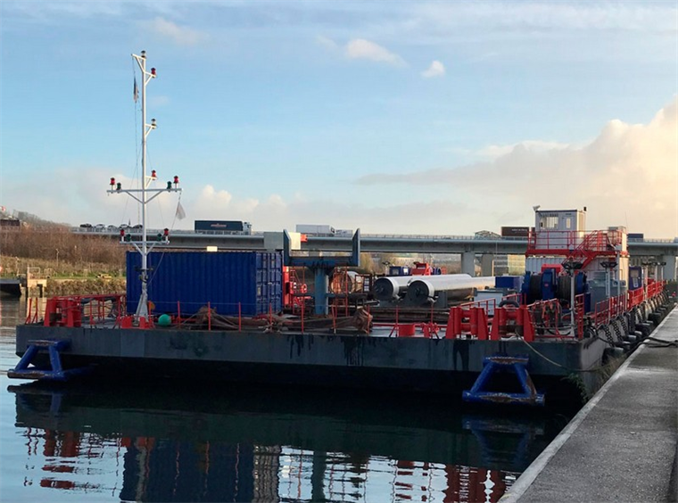 2,500-tonne Deck Barge w/ 4-point Mooring and 2-spuds for Charter