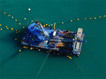 300-tonne Floating Revolving Crane