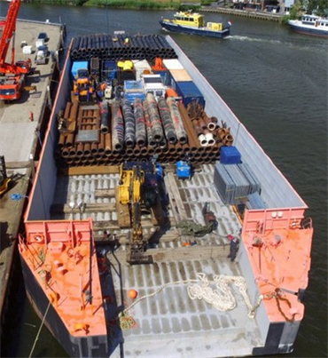 2,400 Tonne Deck Barge 72 m 