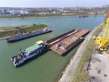 46 m x 16 m x 3 x Flat Deck Pontoon (Deck Barge) w/ Fuel Cargo Tank